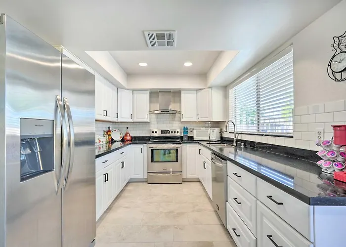 Families W/ Pets Welcome! Poolside Gem In * Phoenix