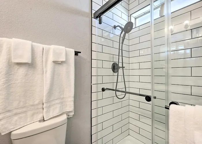 Holiday home Families W/ Pets Welcome! Poolside Gem In