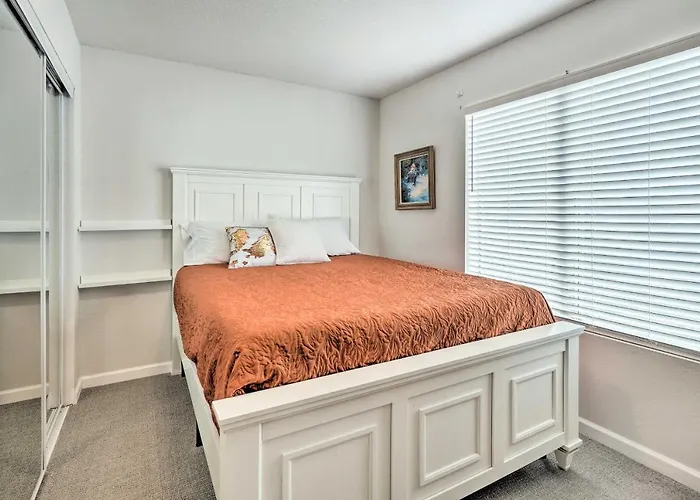 Holiday home Families W/ Pets Welcome! Poolside Gem In