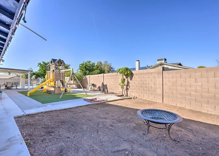Holiday home Families W/ Pets Welcome! Poolside Gem In *