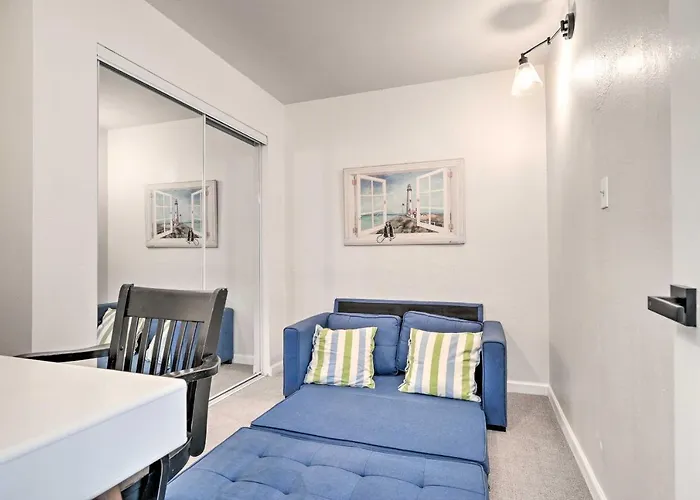 Holiday home Families W/ Pets Welcome! Poolside Gem In